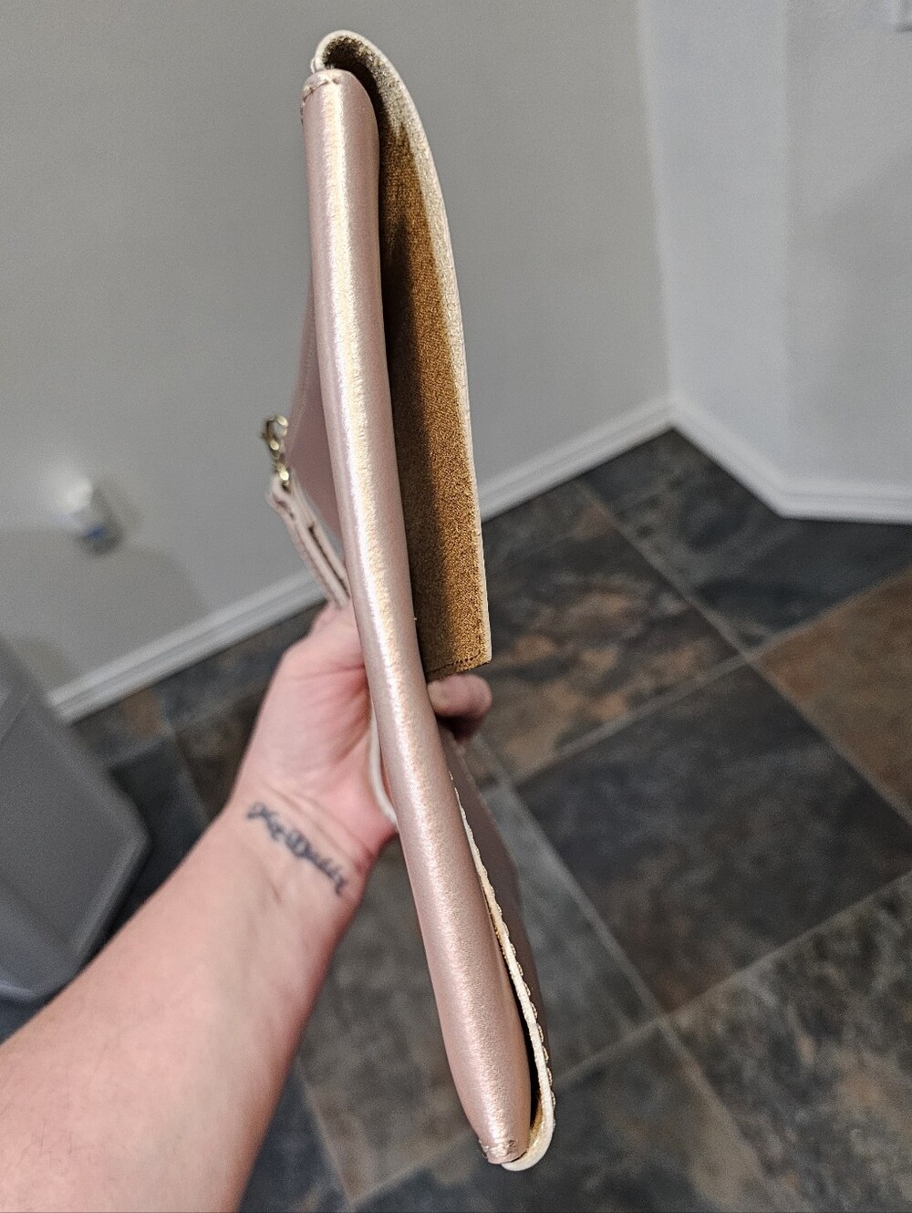 Garuglieri Genuine Leather Envelope Purse Wristlet in Metallic Rose Gold - Picture 6 of 14